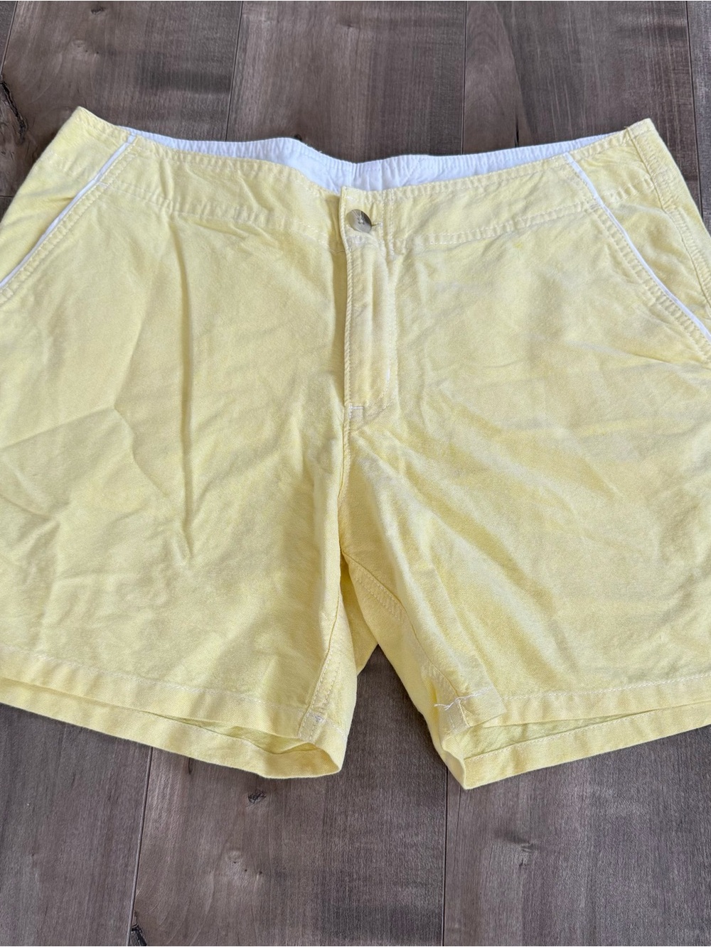 Columbia PFG Solar Fade Shorts Women 10 Yellow Outdoor Fishing Casual Preppy